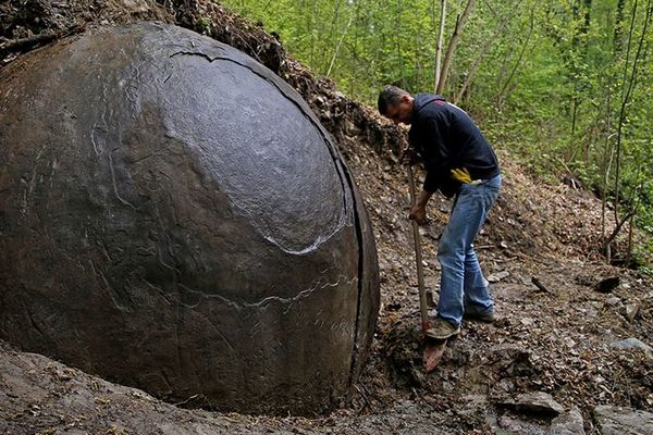 Kamena kugla od 3 metra i 35 tona! Otkud ona u Bosni? (FOTO)