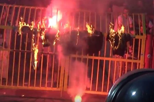 Osveta za prošli derbi: Delije zapalile obeležja Grobara na severu! (VIDEO)