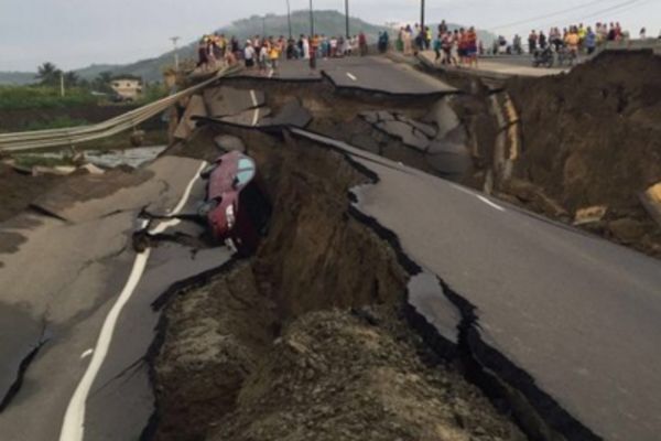 Katastrofalan zemljotres u Ekvadoru, najmanje 235 mrtvih! (FOTO)