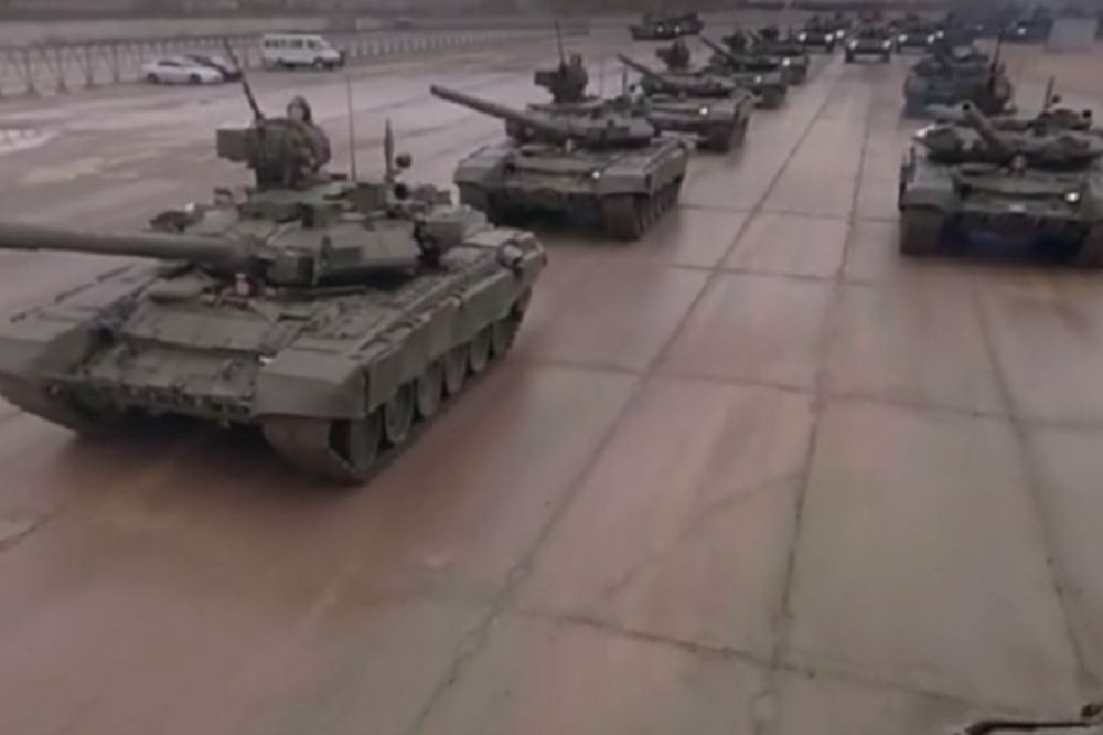 Provozajte se tenkom na Moskovskoj probi za Dan pobede! (VIDEO)