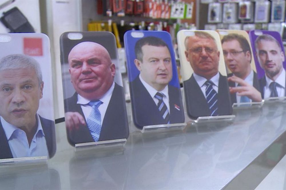Iskaču iz frižidera, a sada vam se guraju i u džepove: Srpski političari na još jednom neobičnom mestu