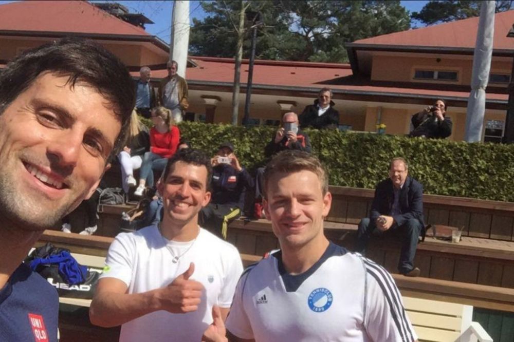 Novak se izgubio u Berlinu i upao na pogrešan trening! (FOTO)