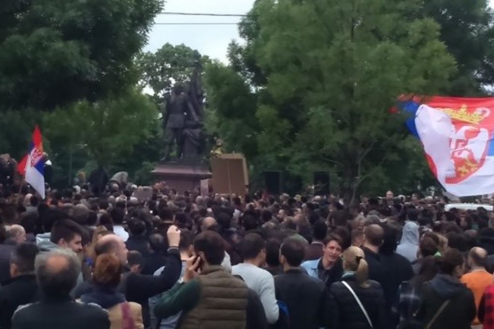 Protest opozicije - BG blokiran! Glasove iz groba nije imao ni Sloba! (FOTO)