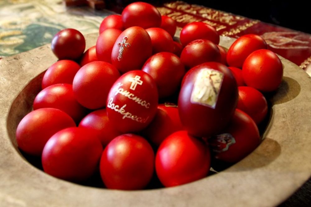 Srećan Uskrs! Hristos vaskrese! Da li znate zašto prvo jaje treba da se farba u crveno? (FOTO)