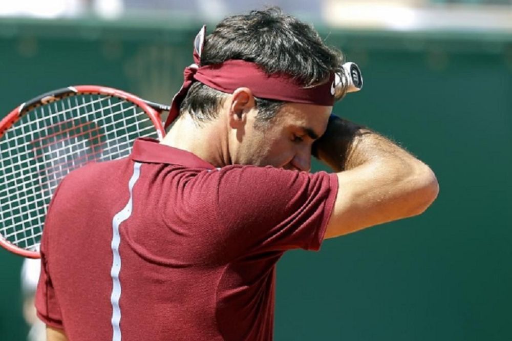 Novaku Đokoviću olakšan posao: Federer zbog nove povrede odustao od turnira u Madridu! (VIDEO)