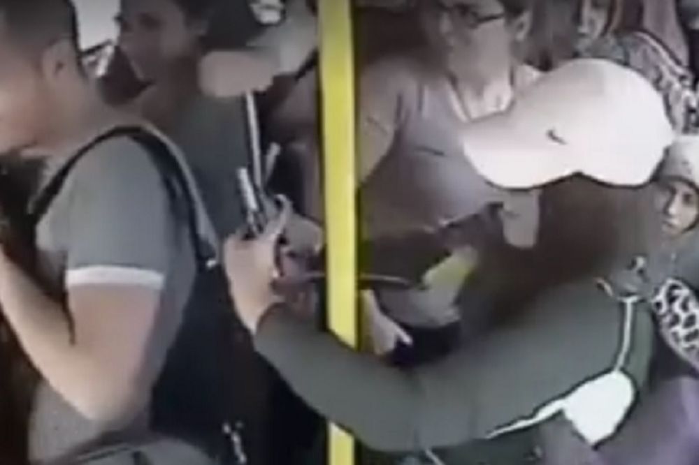 Napao je devojku u gužvi, ali nije ni sanjao šta će mu se dalje dogoditi (VIDEO)