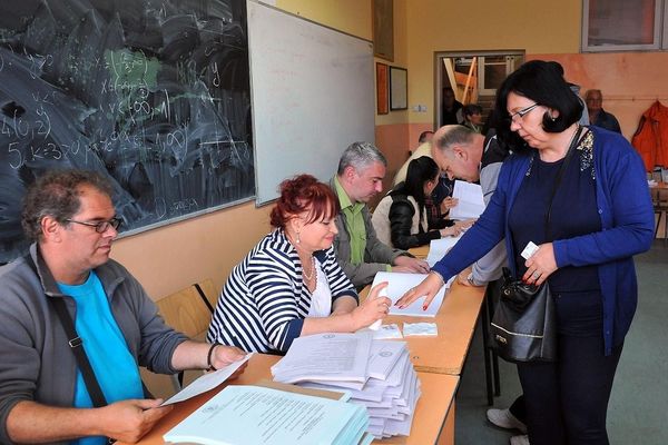Izbori u Srbiji, drugi čin! Sva biračka mesta otvorena na vreme (FOTO)