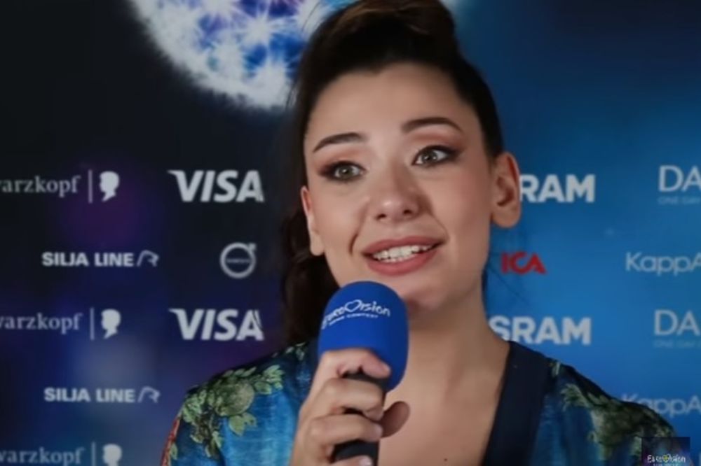 Skandal u Stokholmu: Pogledajte kako albanski novinar provocira srpsku pevačicu na Evroviziji! (VIDEO)
