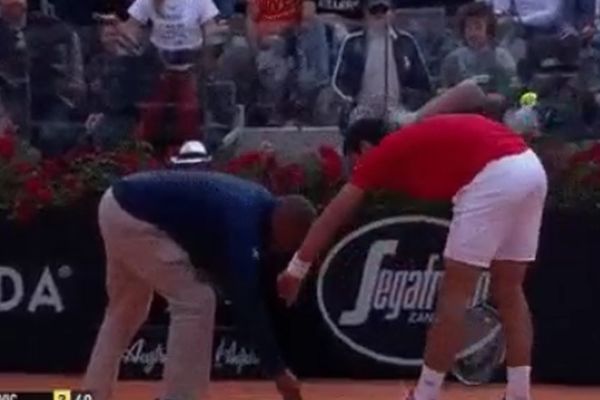 Novak vikao na sudiju: Ne diraj! Ne diraj! (VIDEO)