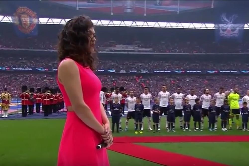 Cela Evropa se sprda s njom: Pevačica se osramotila pred 90.000 navijača kao niko pre! (VIDEO)