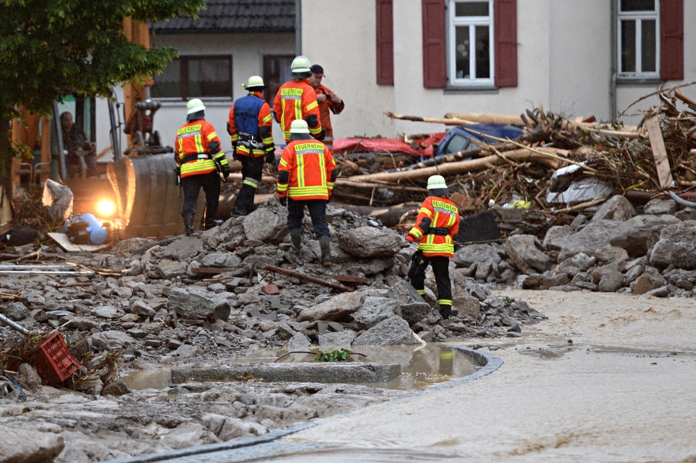 Nemačka u oluji i blatu: Troje ljudi poginulo u nevremenu (FOTO) (VIDEO)