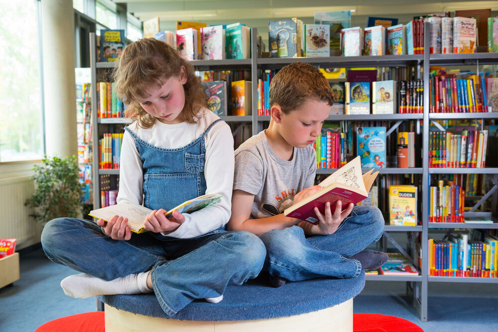Deca, Biblioteka, čitanje
