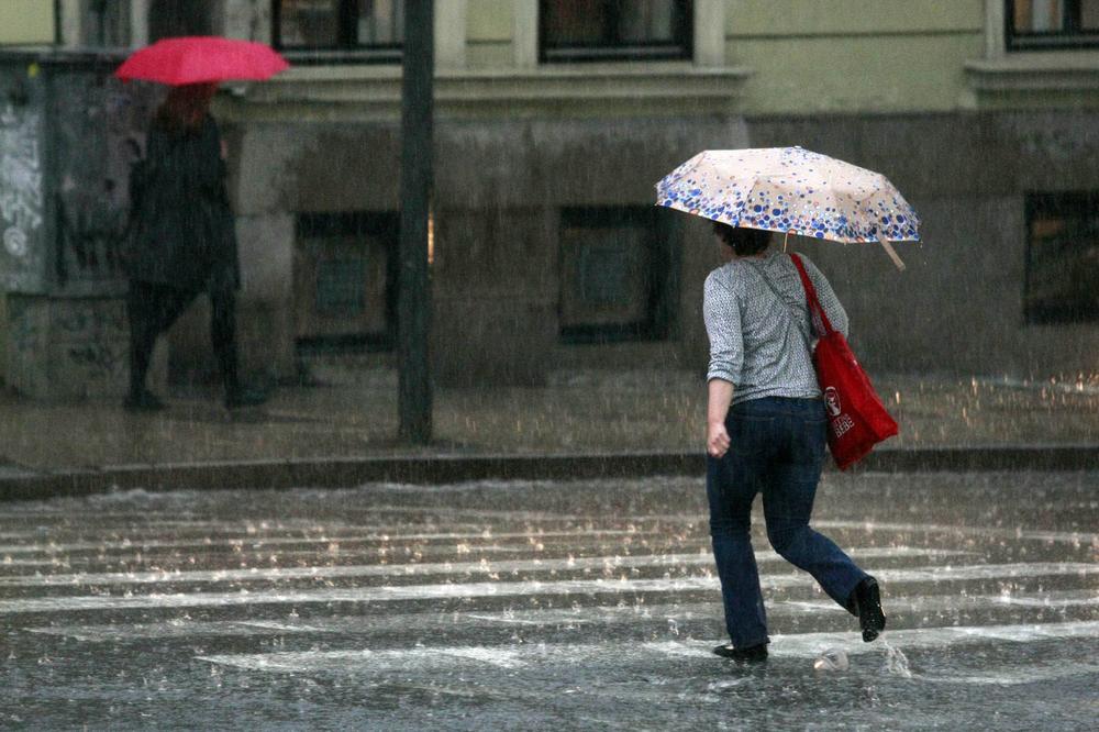 Pomodrelo nebo iznad Beograda! Ne izlazite iz kuće bez kišobrana! (FOTO)