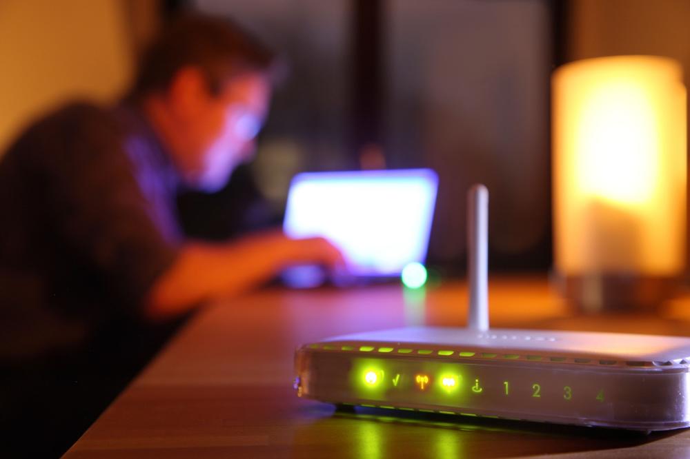 Da li vam je Wi-Fi stalno uključen? Evo zašto bi trebalo da ga isključujete noću! (GIF)