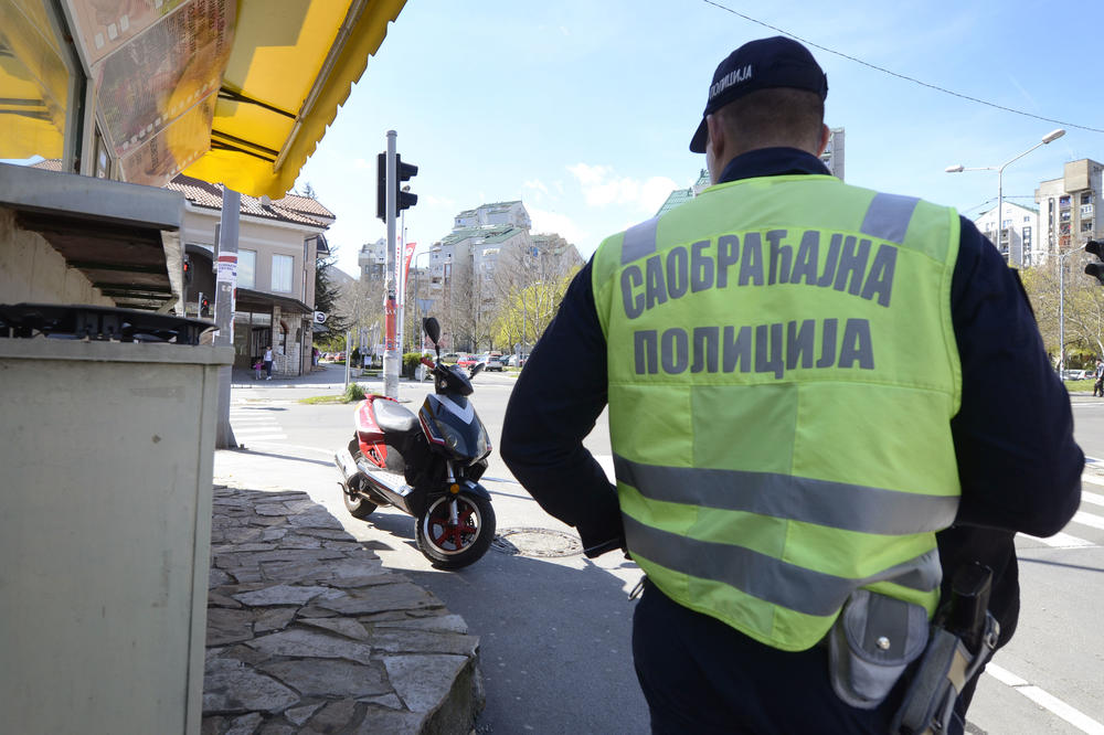 Sakriveni policajci u Novom Sadu vrebali pešake, a ovi im poručili: Hapsite prave kriminalce!