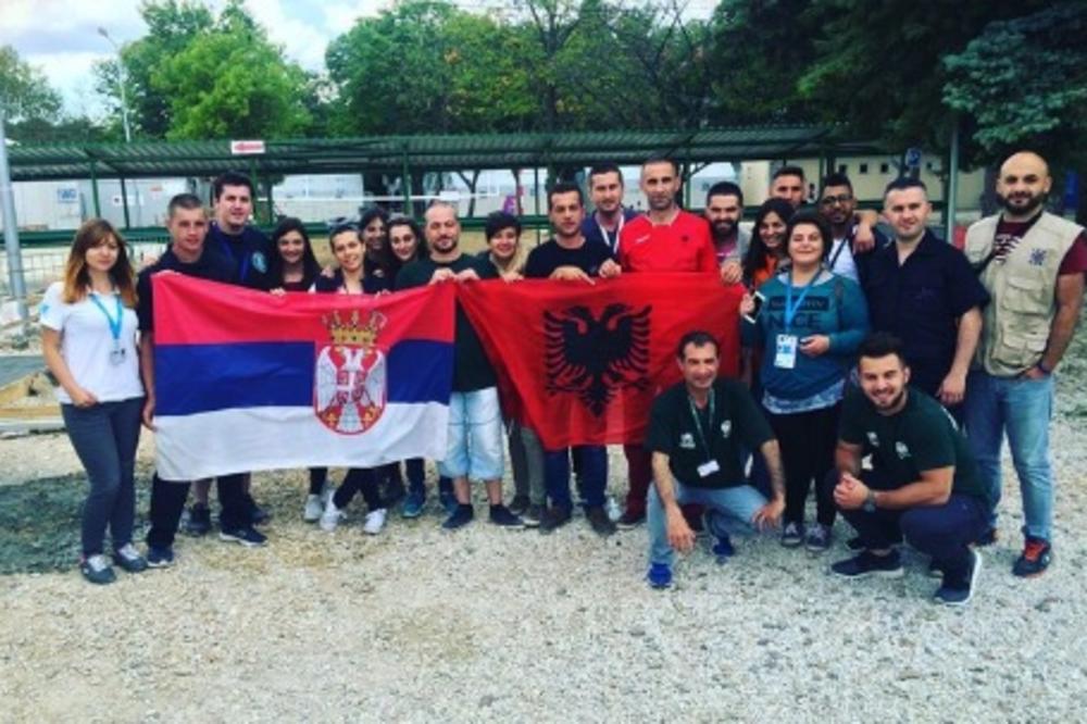 Ujedinjenje navijača: Srbi iz Preševa navijaju za Albaniju! (FOTO)