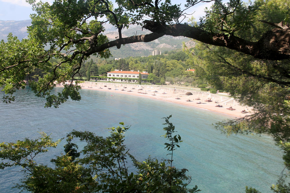 Ovo je crnogorska plaža koja naplaćuje ulaz 75 evra (FOTO) (VIDEO)