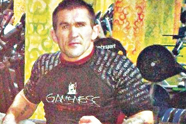 Novi skandal srpskog MMA borca: Pretio ženi sekirom, prebio svedoka u Palati pravde, a sada je napao penzionera na Slaviji!