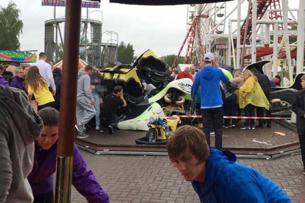 11 ljudi povređeno, deca ostala priklještena: Srušio se rolerkoster sa visine od 9 metara! (VIDEO)