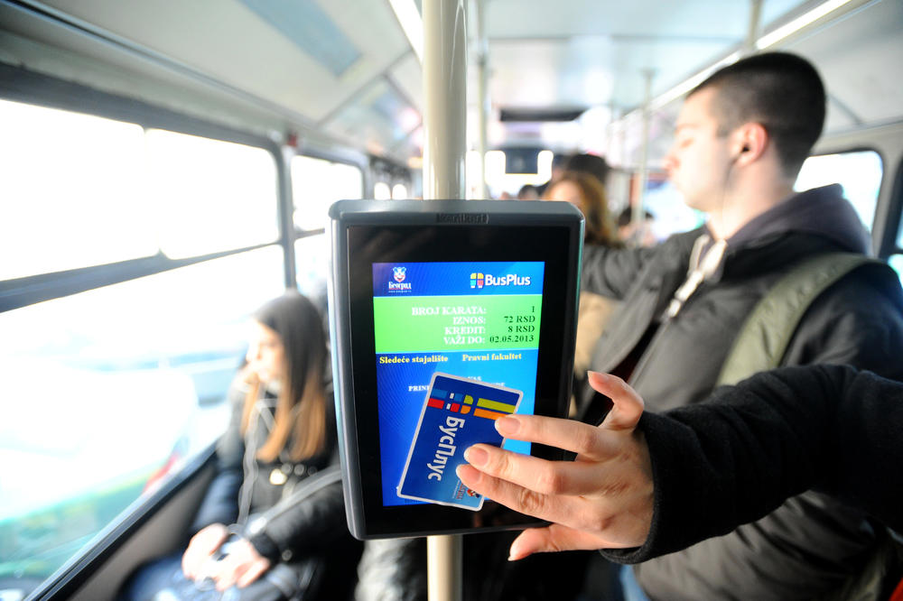 BUS PLUS UVODI NOVINE! Moderniji validatori od danas baš u svim autobusima, uvode se i novi načini plaćanja, a karte će biti još skuplje?