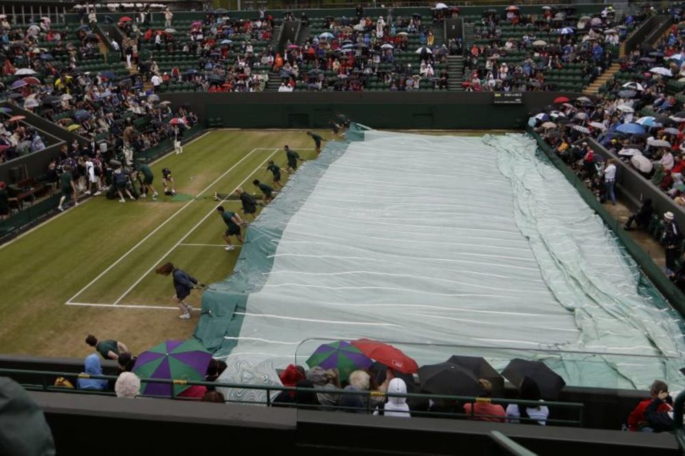 Nije dugo potrajalo takmičenje na Vimbldonu, jer je kiša drugog dana prekinula turnir! (FOTO)