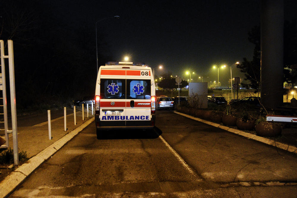 Besana noć u Beogradu: Sedam udesa, 14 povređenih, uboden nožem u leđa!