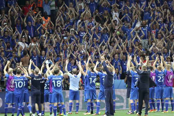 VIKINŠKI POHOD NA POBEDU U MOSKVI! Reprezentacija Islanda će na današnjem meču imati neverovatnu podršku! (VIDEO)