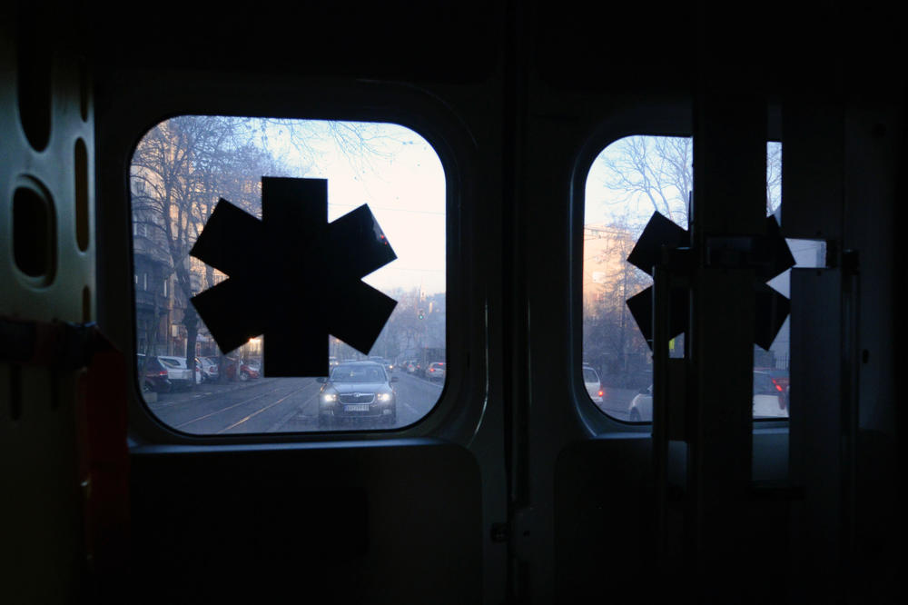 DEVOJČICA (5) PALA SA PETOG SPRATA ZGRADE: Užas u Bukureštu, hitno prebačena u bolnicu