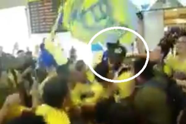 Potpuna ludnica u Tel Avivu: Dolazak Kvinsija Milera izazvao ekstazu kod navijača Makabija! (VIDEO)