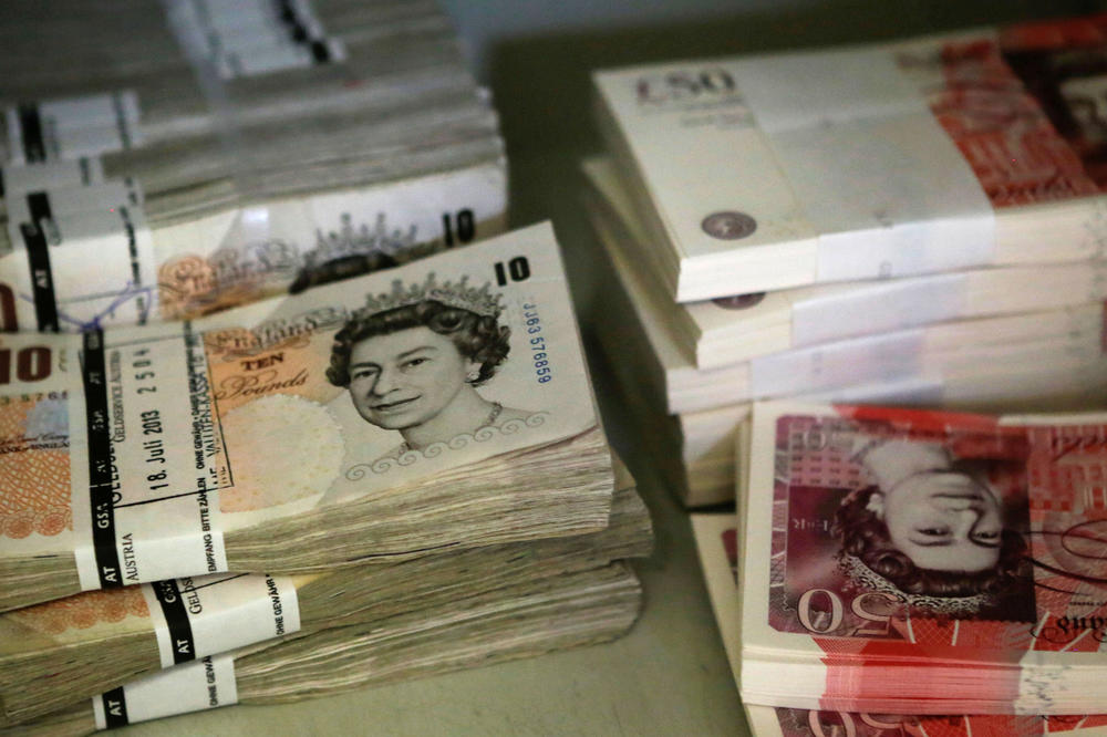 Funta u ambisu: Britanska valuta na tridesetogodišnjem minimumu (FOTO)