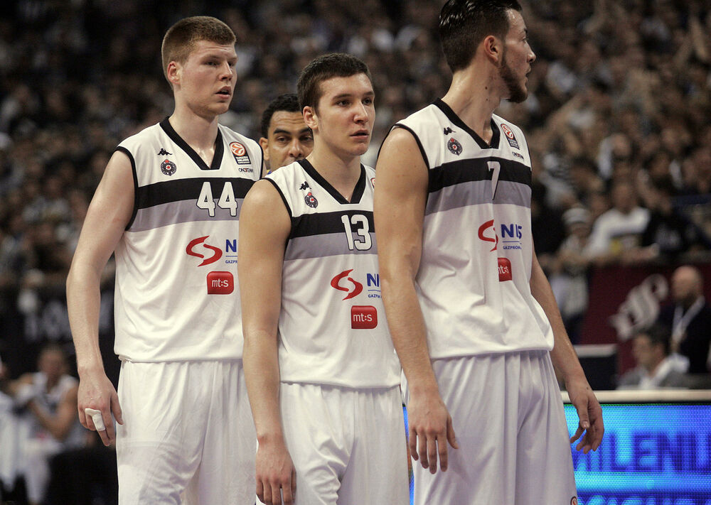 Davis Bertans, Bogdan Bogdanović i Žofri Lovernj u vreme dok su nosili dres Partizana