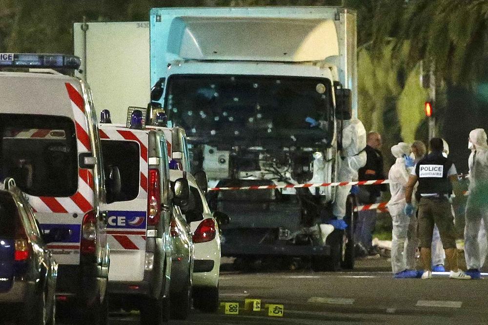 Identifikovan napadač u Nici: Ovako je krenuo stravičan masakr! (UZNEMIRUJUĆI VIDEO)