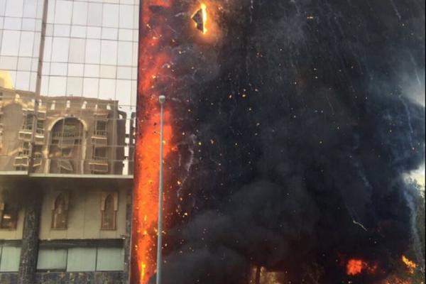 Plamen i crni dim iznad svetog muslimanskog grada: Gori Meka, panika na ulicama! (FOTO) (VIDEO)