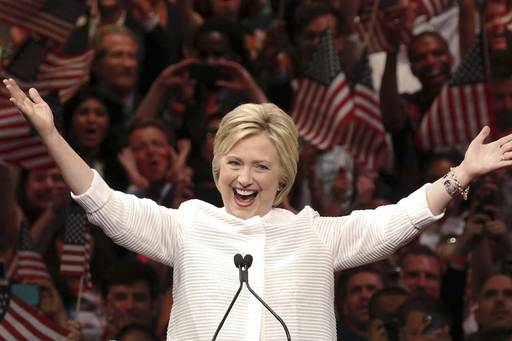 Golišave fotke Trampove žene pomažu Hilari da pobedi?