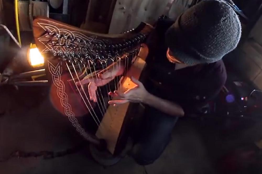 Hevi metal=električna gitara: Ne više, lik je dokazao da i harfa može da prži! (VIDEO)