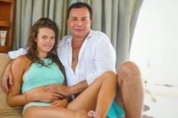 Zaveo je sa 14 godina: Manekenka se udala za 37 godina starijeg ruskog milionera! (FOTO)