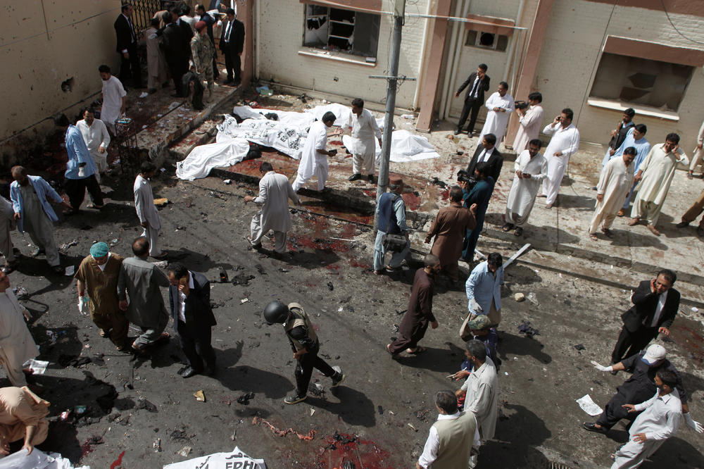 Eksplozija u centru grada: Bomba ubila 64 osobe na kapiji bolnice u Pakistanu (FOTO) (UZNEMIRUJUĆI VIDEO)