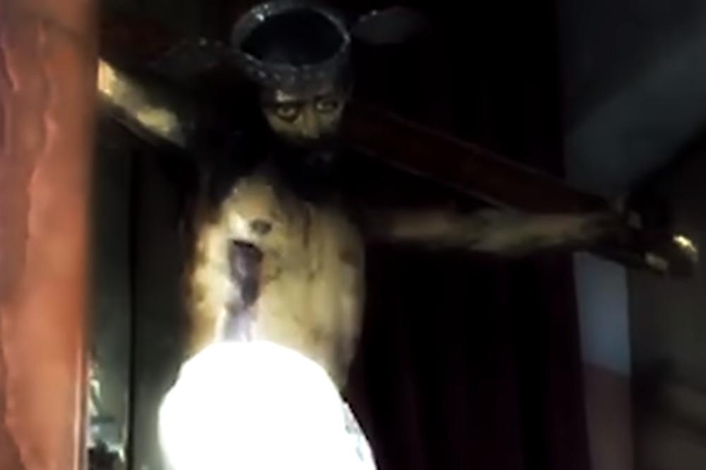 O ovom snimku bruji svet: Razapeti Isus Hrist otvorio oči! Ljudi preplašeni! (VIDEO)