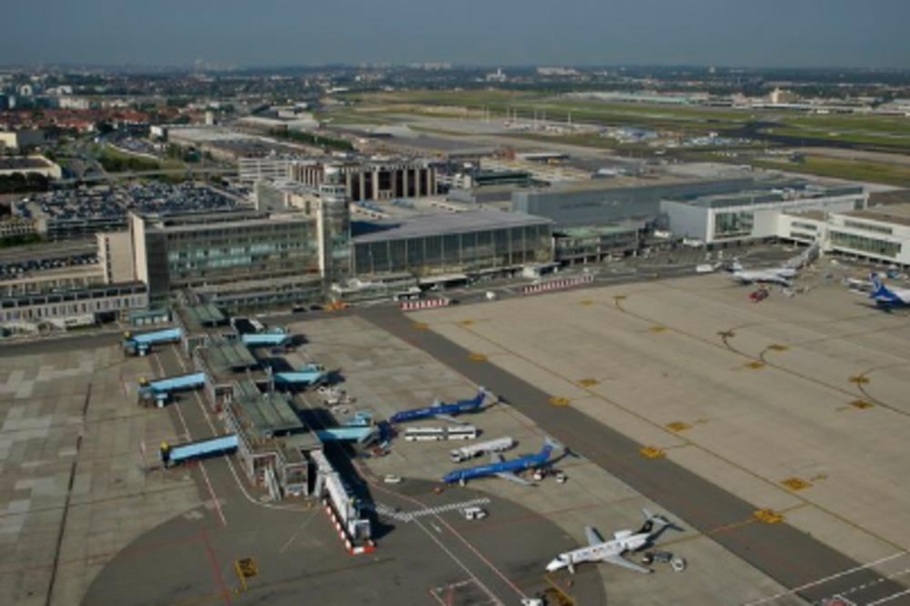 Opet panika u Briselu: Anonimne pretnje bombama u 2 aviona (FOTO)