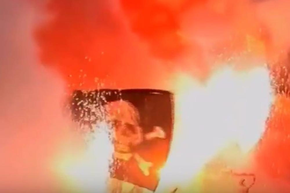 Delije protiv užasnog nevremena na Marakani napravile bakljadu za pamćenje! (VIDEO)
