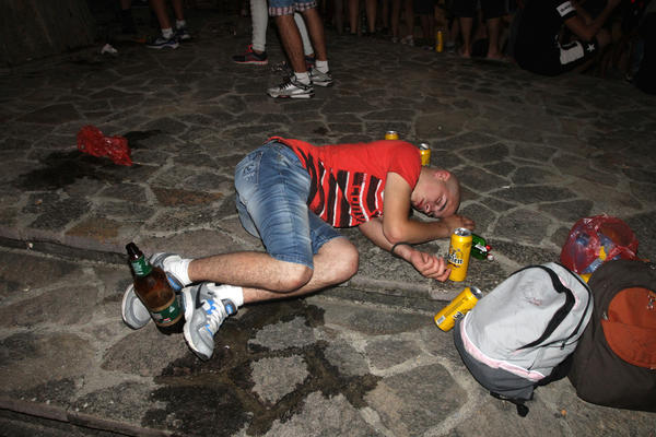 Opšte ludilo u Guči: Policija ima pune ruke posla, svi pijani! (FOTO)