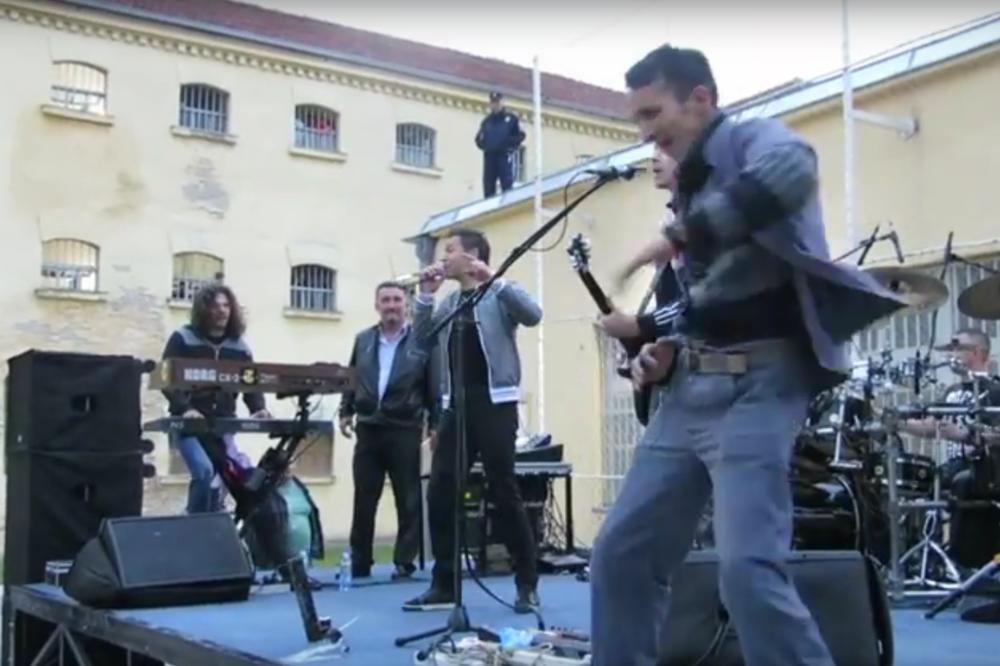 Srpski bend održao koncert u zatvoru. Osuđenici u transu ludovali! (VIDEO)