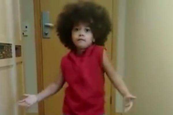 Afro beban: Ovaj mališa će jednog dana da bude bolji od Majkla Džeksona! (VIDEO)