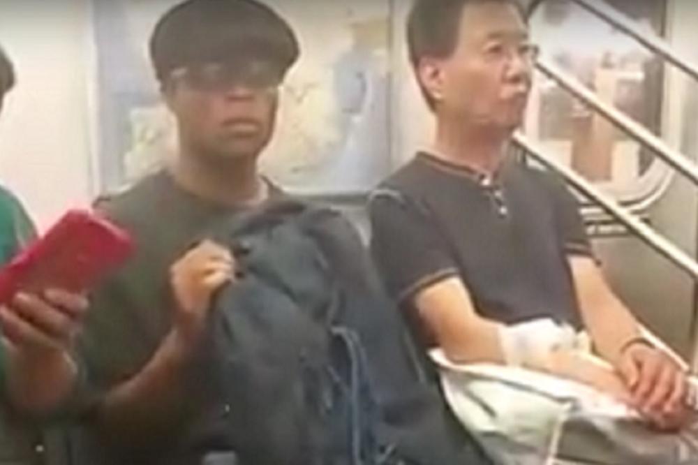 Onanisao u metrou, a ona ga je snimila! Transfer blama - neopisiv! (VIDEO)