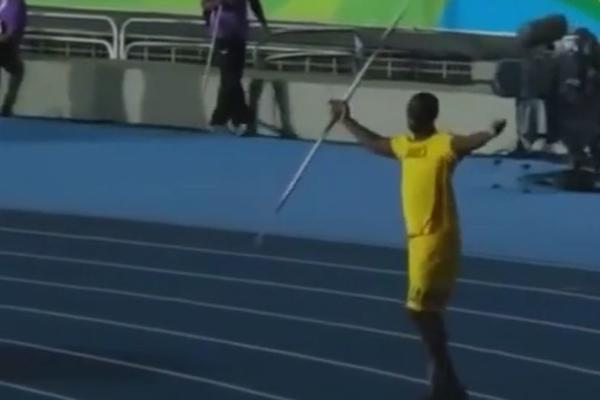 Juseina na koplje! Šta mislite da je uradio legendarni Bolt u novoj disciplini? (VIDEO)