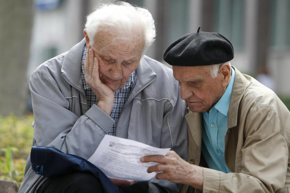 Penzioneri potpisuju peticiju za ukidanje Zakona o smanjenju penzija!