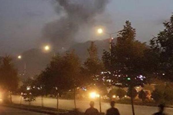 Pucnjava na sve strane, odjekuju eksplozije: Naoružani napadači upali na Američki univerzitet u Kabulu! (FOTO) (VIDEO)