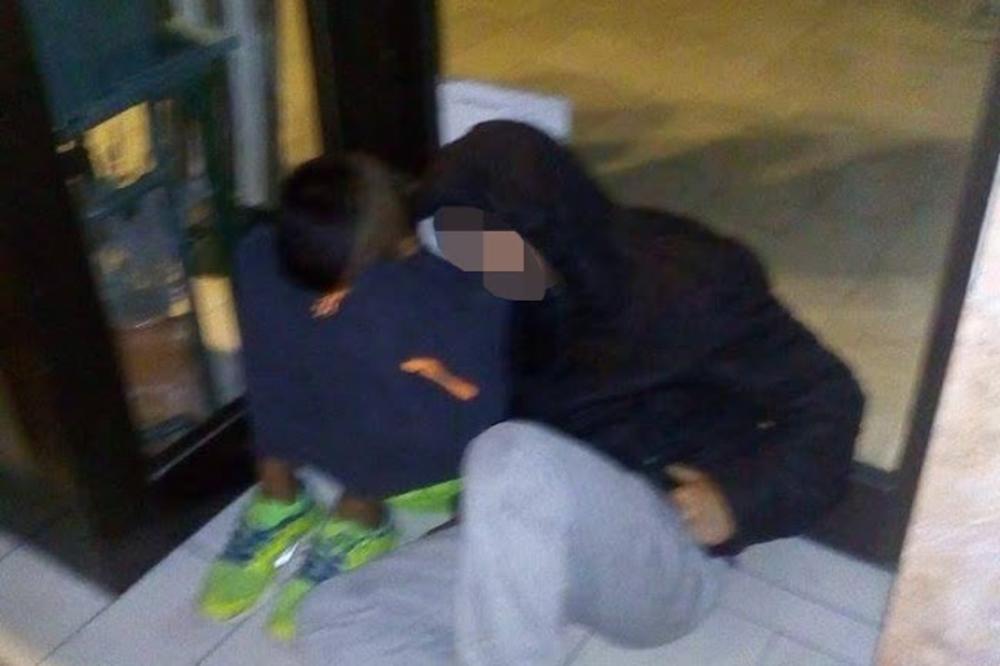 Ovo je najpotresnija slika iz NS: Dečaci koji spavaju na ulici rastužili grad (FOTO)