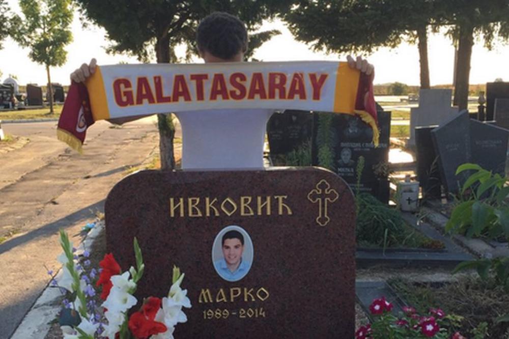 Ovo je ološ koji je skrnavio grob ubijenog Marka Ivkovića! (FOTO)