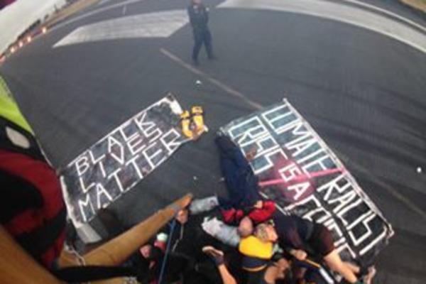 Pohapšeni demonstranti sa aerodroma: 9 ljudi blokiralo sve letove na 6 sati (FOTO) (VIDEO)